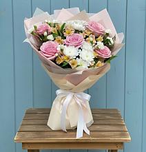 Букет цветов из:  Гвоздики, Орхидеи и Розы в Ленино Республика Крым