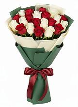 Букет Микс из красных и белых роз в Ленино Республика Крым