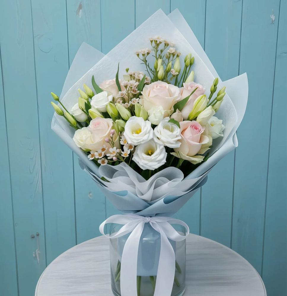 Букет цветов из: Розы и Лизиантусы в Ленино Республика Крым