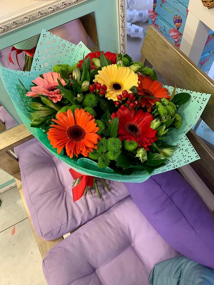 Букет цветов из: Герберы, Хризантемы и Альстромерии в Ленино Республика Крым