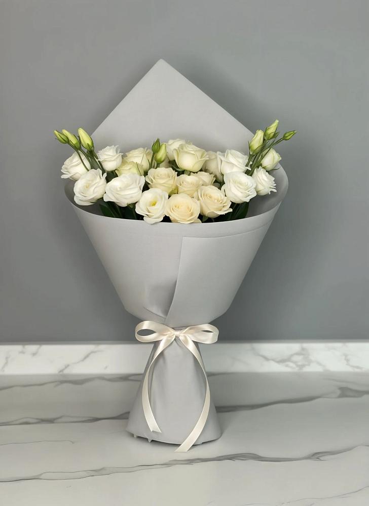 Букет цветов из: Розы и Лизиантусы в Ленино Республика Крым