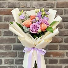 Букет цветов из:  Лизиантусы и Розы в Ленино Республика Крым