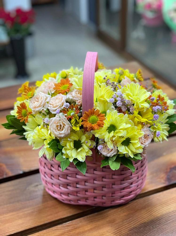 Цветочная композиция из Хризантемы и Розы в корзине в Ленино Республика Крым