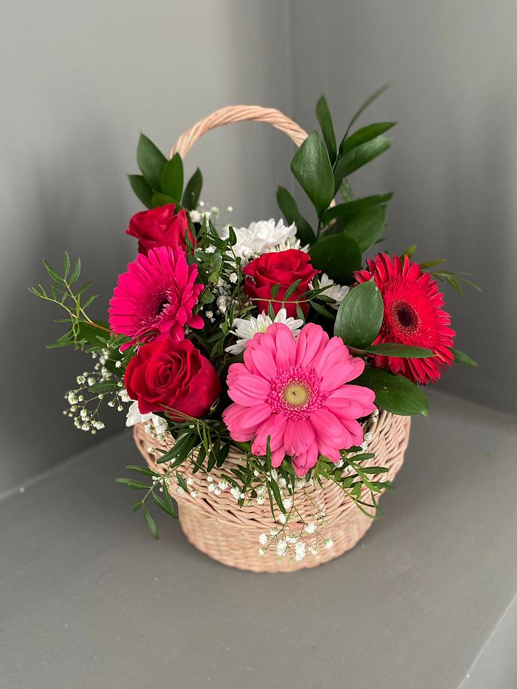 Цветочная композиция из Розы, Хризантемы и Герберы в корзине в Ленино Республика Крым