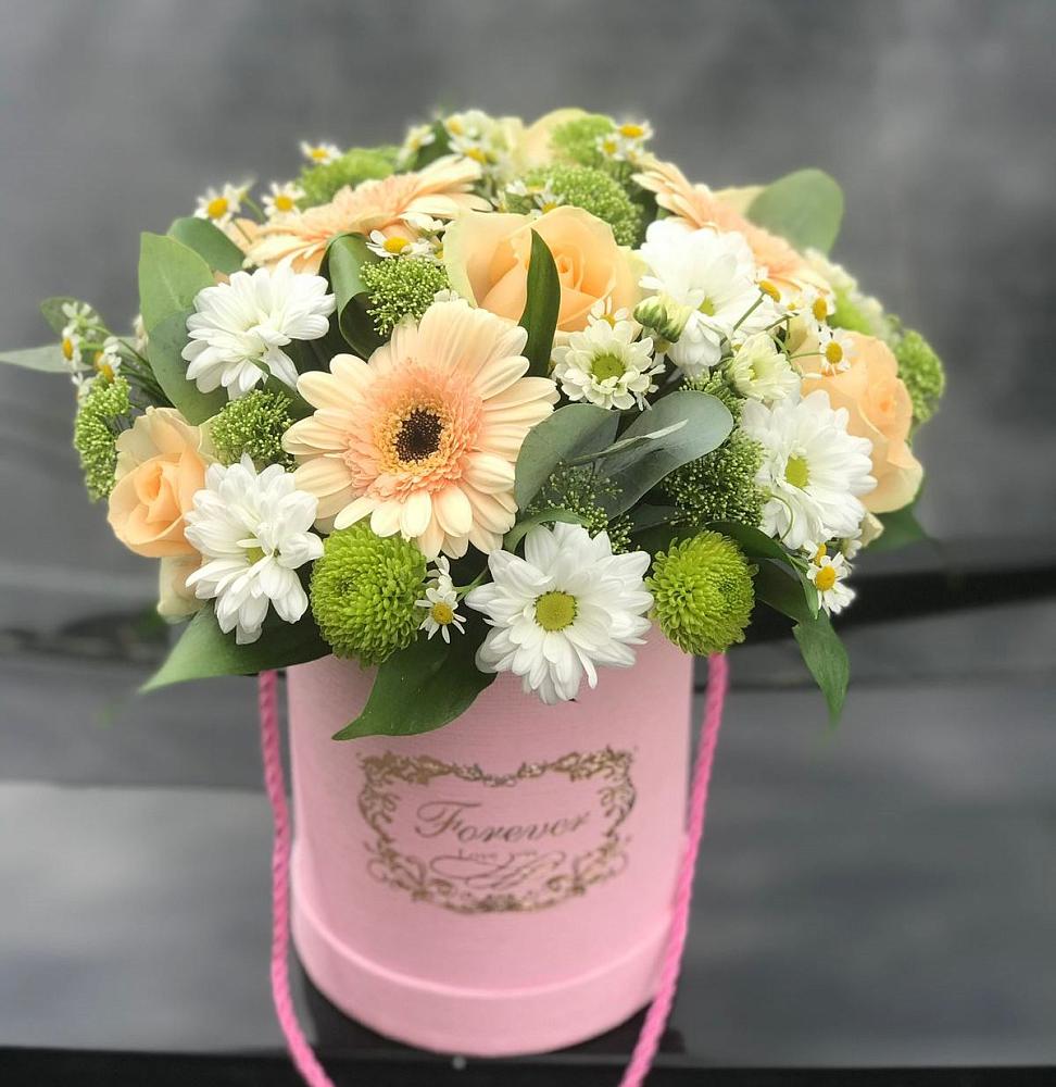 Цветочная композиция из Розы, Герберы и Хризантемы в шляпной коробке в Ленино Республика Крым